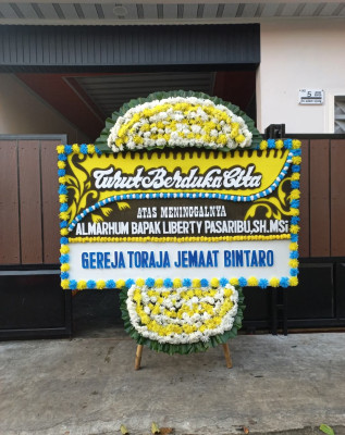 Papan Bunga Duka di Numfor Timur