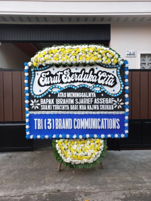 Papan Bunga Duka di Numfor Timur